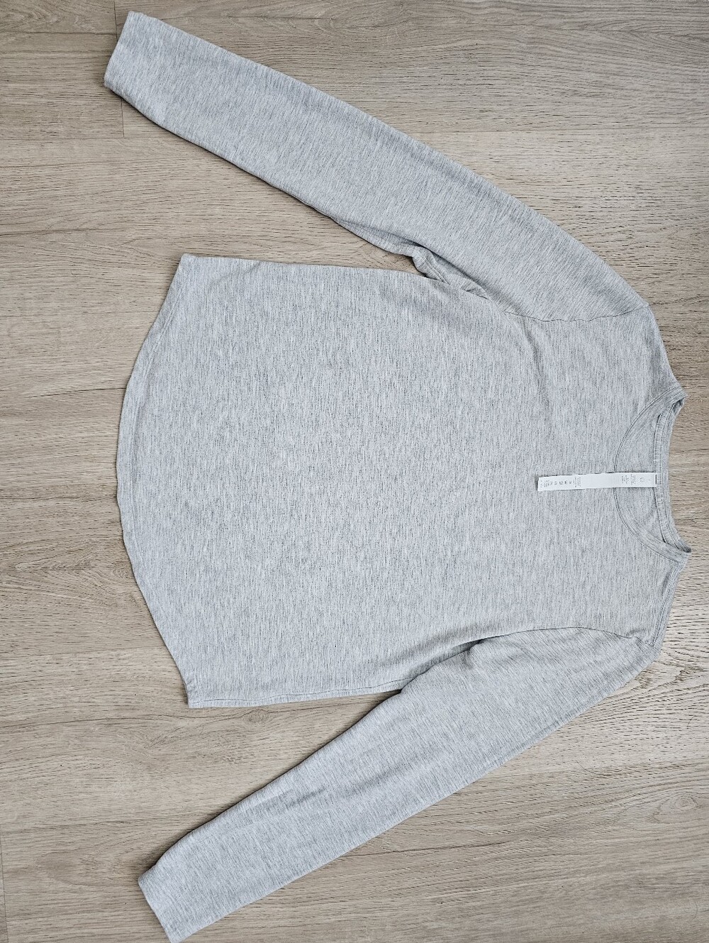 Lululemon Light Gray Long-Sleeve Crewneck Top - Women 6 - Picture 6 of 9